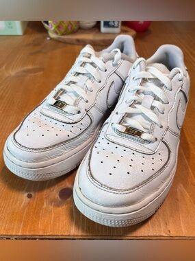 Nike youth Air Force 1 low top sneakers triple white 5Y